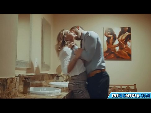 ❤️ Amikor egy bögyös szőke elcsábít egy nyilvános WC-ben ☑ Pornó videó at hu.dewporn.ru ❌❤